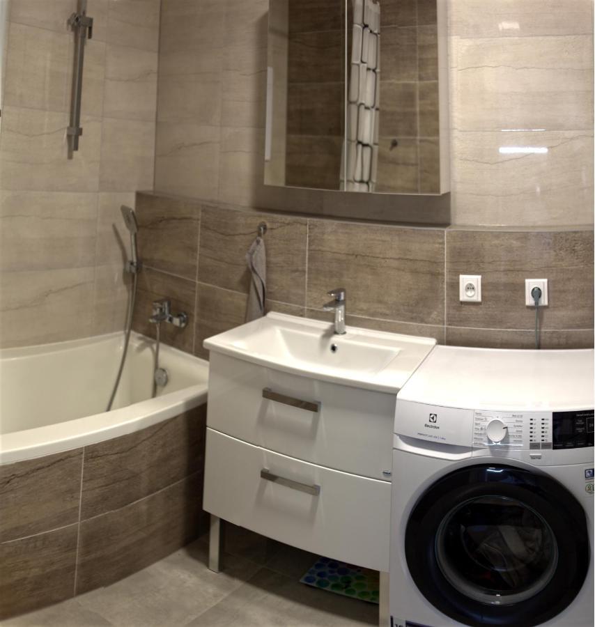 New 1 Bdr, W/Private Parking Apartment บราติสลาวา ภายนอก รูปภาพ