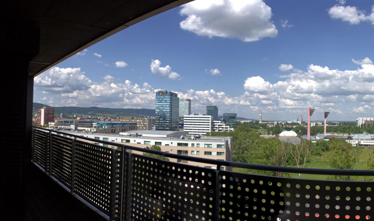 New 1 Bdr, W/Private Parking Apartment บราติสลาวา ภายนอก รูปภาพ